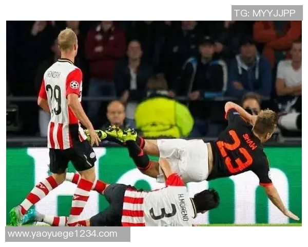 欧冠大战：那不勒斯大胜曼联乌龙球成为全场焦点引发热议