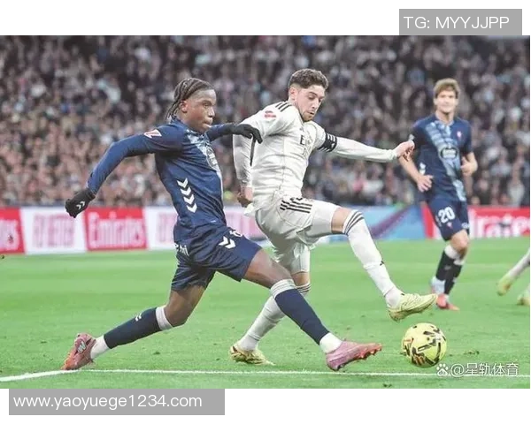 皇马在世界杯中大胜里昂5-0球星帽子戏法点燃全场热情与转会传闻